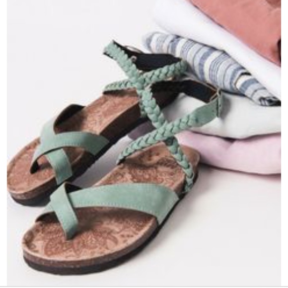 muk luks women's estelle sandals